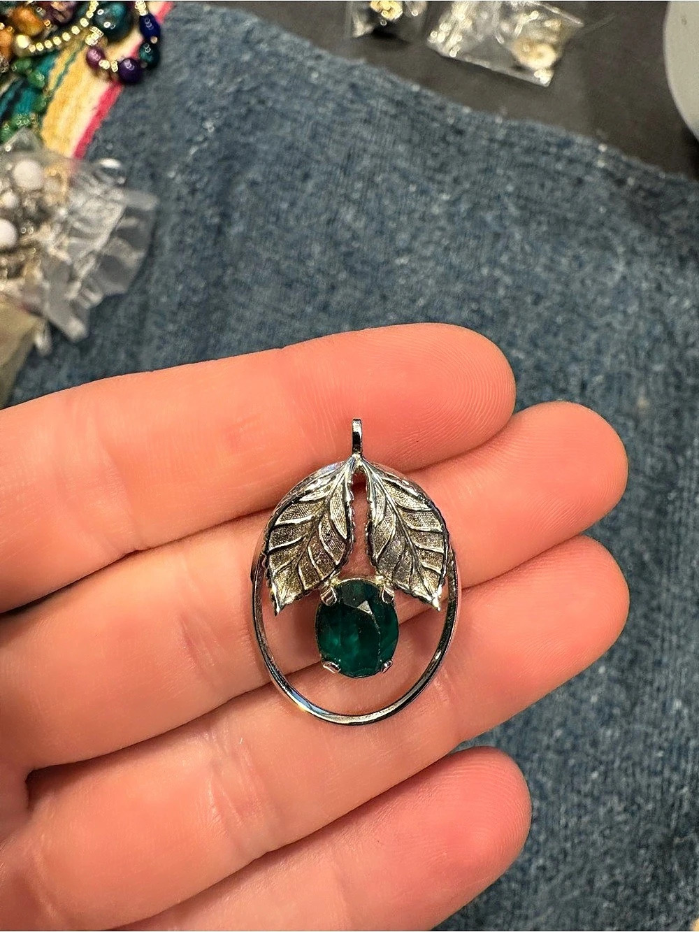 Van Dell Leaf Pendant Brooch in Silver & Green